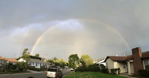 百場聖會圓滿當時，洛城出現東邊下雨西邊晴天，因海玉尊所在的聖地的洛杉磯東方出現兩道彩虹，極為殊勝-11